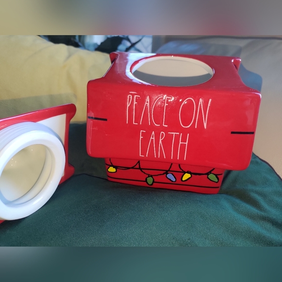 PEANUTS X RAE DUNN SNOOPY and WOODSTOCK Christmas Doghouse Cookie/Treat Jar 2023 - Picture 4 of 12
